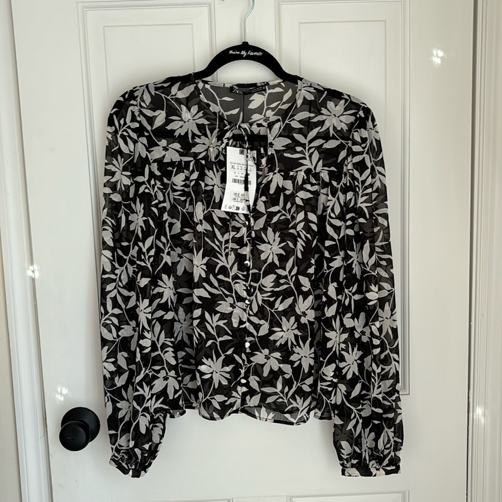 Zara XL brand new NEVER WORN black and cream blouse: beautiful detail in front